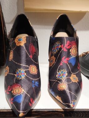 Shoe Dazzle Black Satin Printed Pointed Slip-On Mules